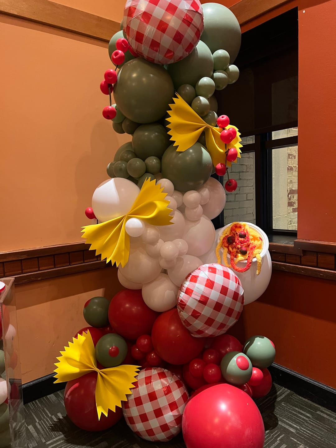 Customer photo review of 2pcs Adjustable Balloon Column Stand Flower Column Stand Made of Aluminum Alloy Tube For Party Decoration