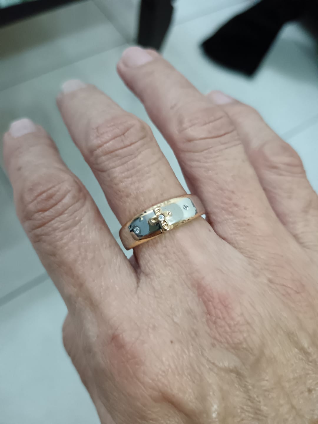 Customer photo review of FREE Today: Modern Style Two-tone Gold Cross Alloy Ring-With God All Things Are Possible