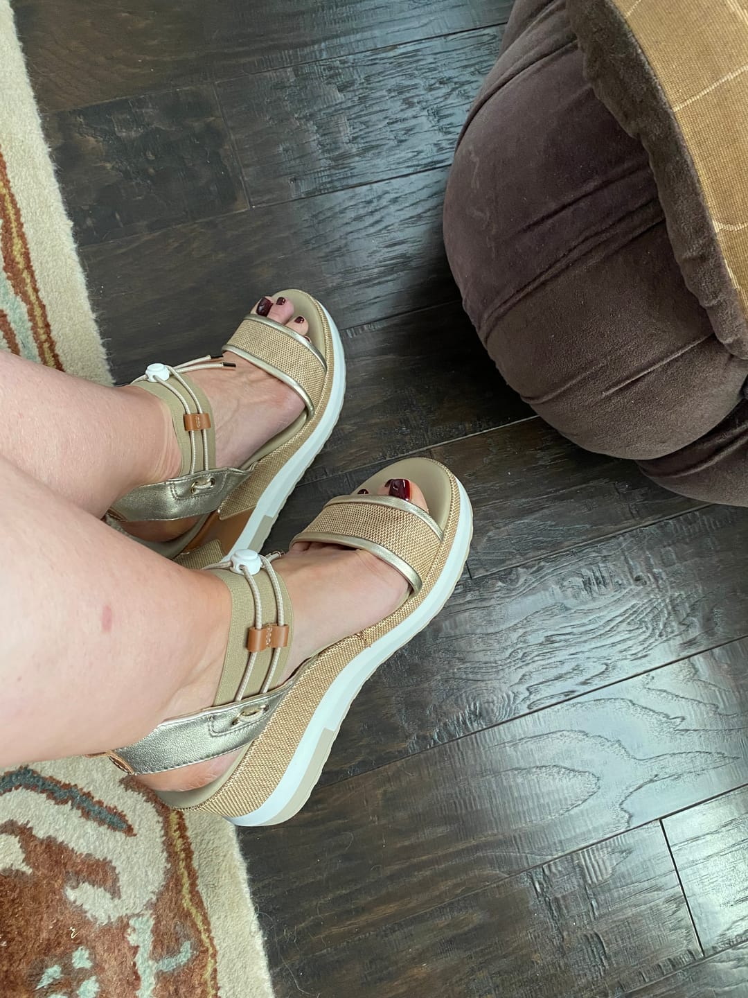 Customer photo review of NeroGiardini Linen Wedge - Linen Gold