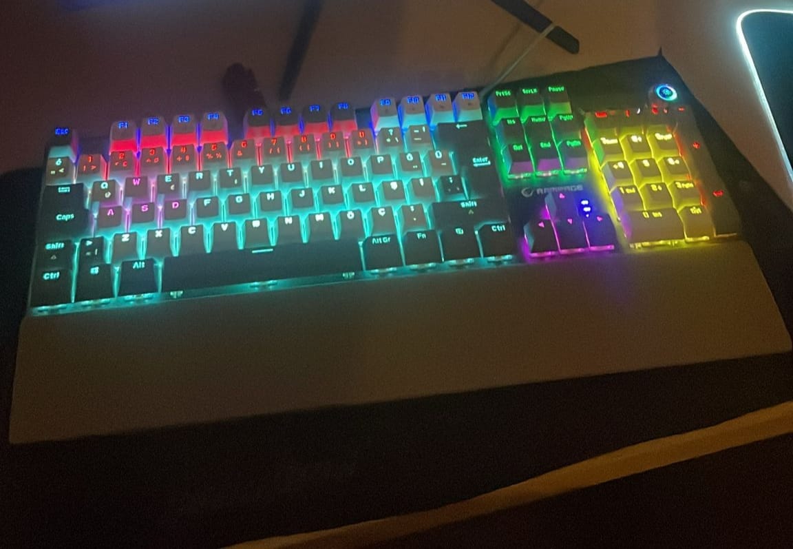 Customer photo review of Rainbow Mekanik Oyuncu Klavyesi