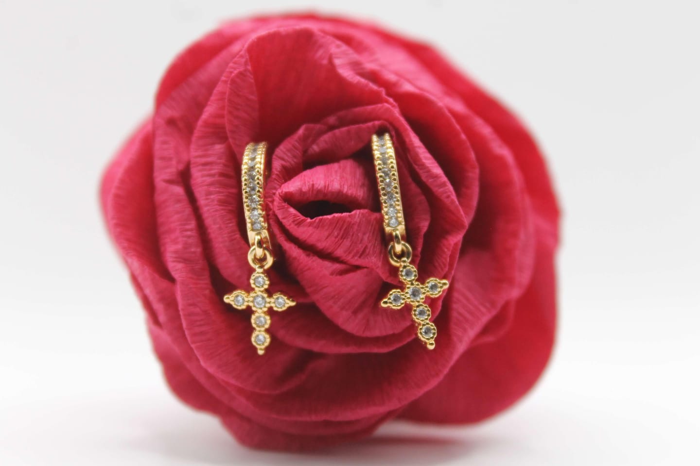 Customer photo review of Créoles croix lumineuses Gabriel - Plaqué Or 18K