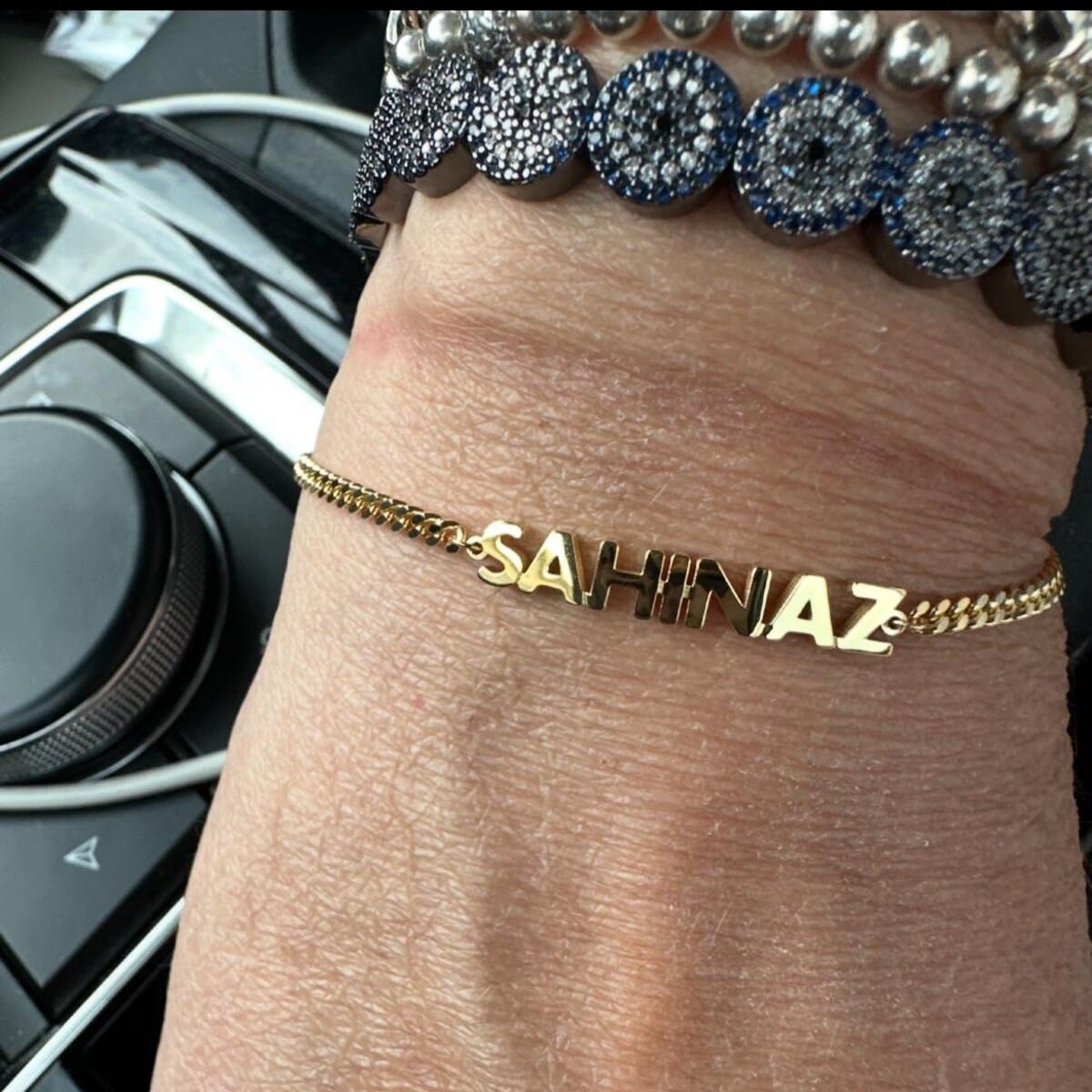 Customer photo review of Pulseira com Nome Personalizada