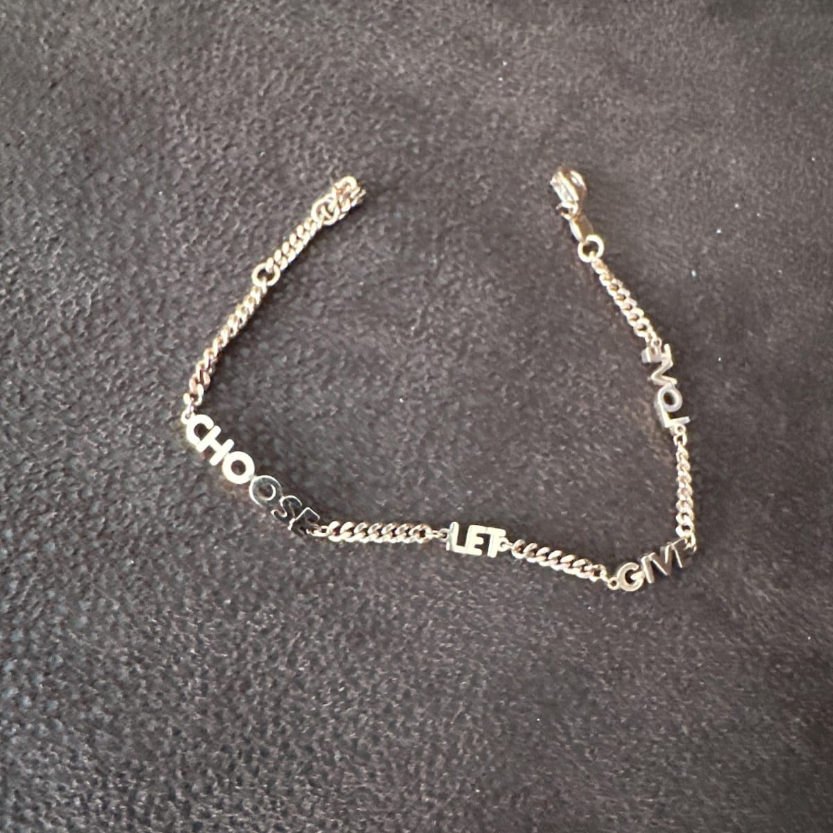 Customer photo review of Pulseira com Nome Personalizada