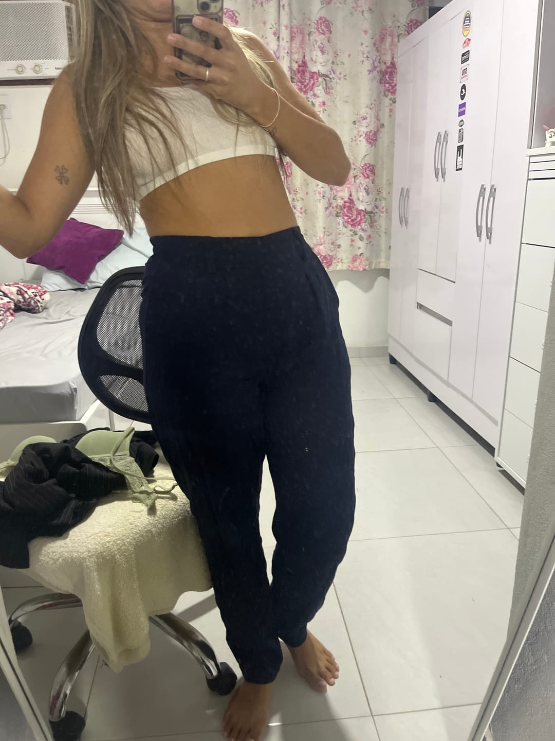 Customer photo review of Calça Slouchy Íris Azul Escuro