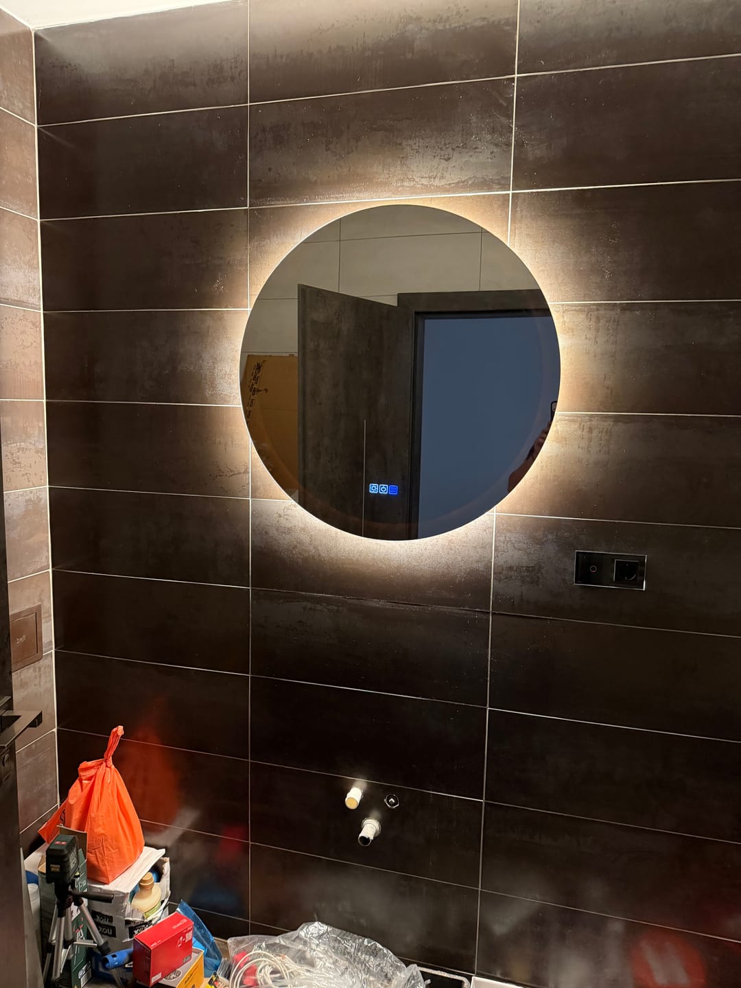 Customer photo review of Oglinda LED Rotunda, Touch LED, Dimare, Dezaburire, LED Reglabil 3000K-6000K - Gama Ambient Model 1