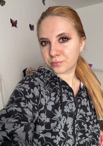 Customer selfie showing off luminous, clear skin after using the Ultimate Routine set.