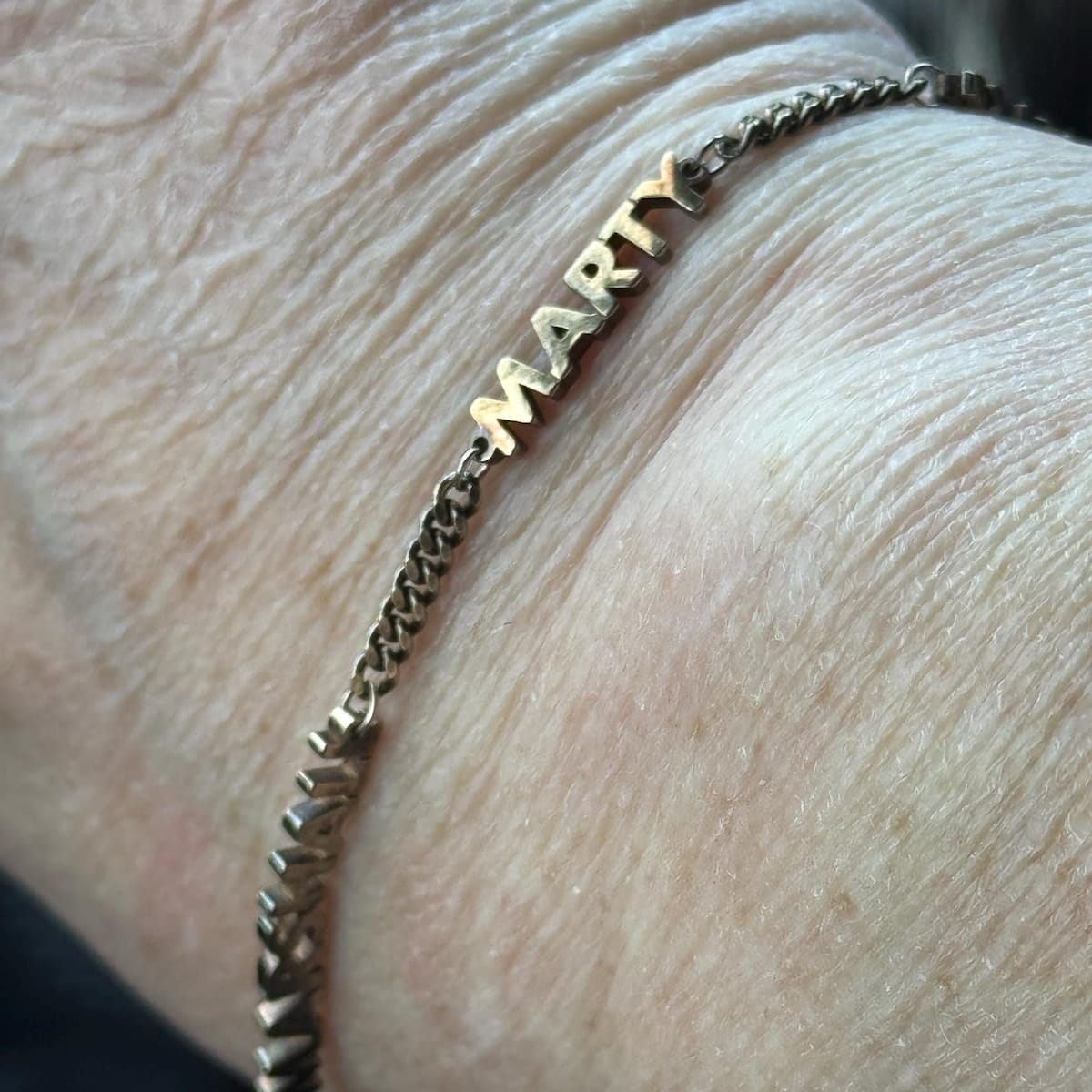 Customer photo review of Pulseira com Nome Personalizada