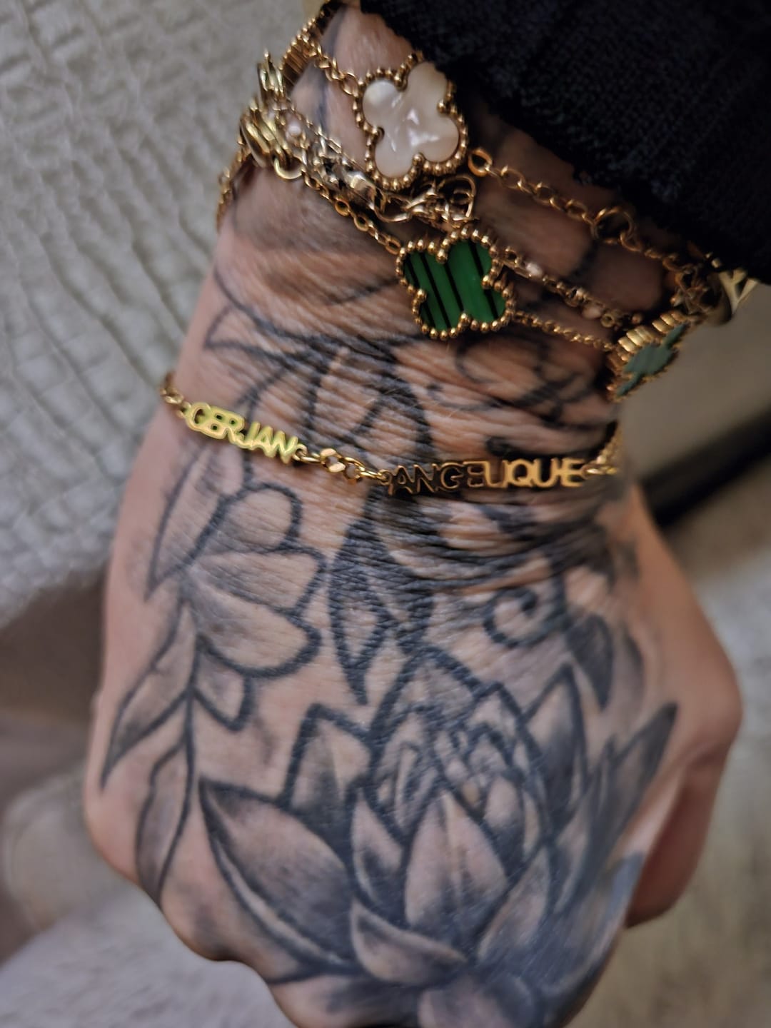Customer photo review of Pulseira com Nome Personalizada