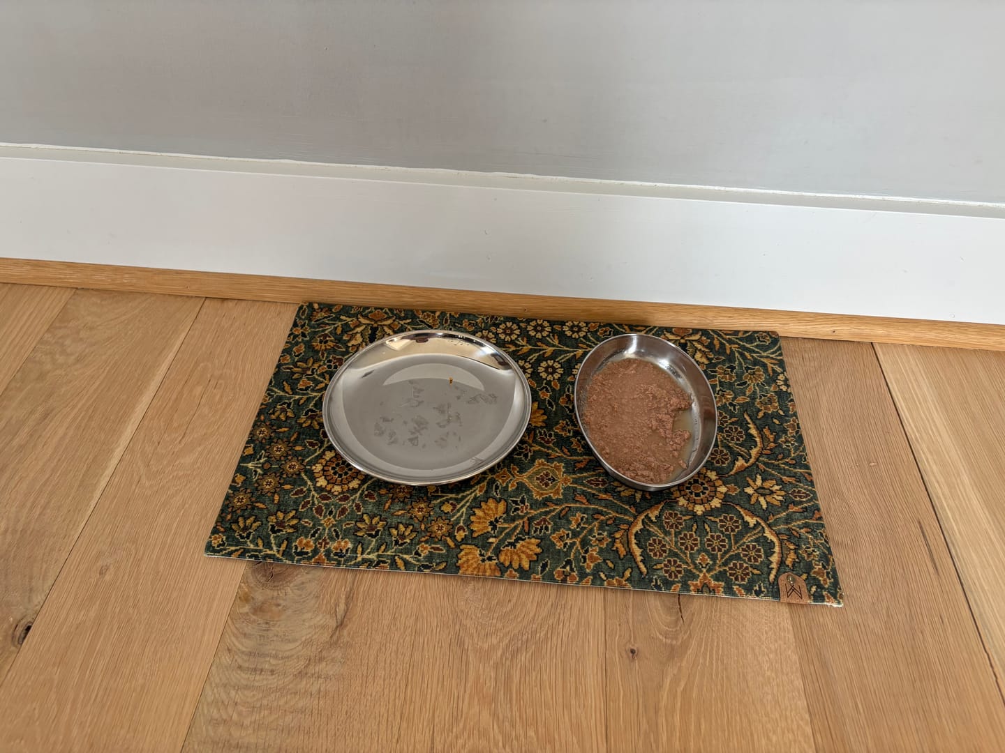 Customer photo review of Dog Bowl Mat, Nonslip, Machine Washable - Irene