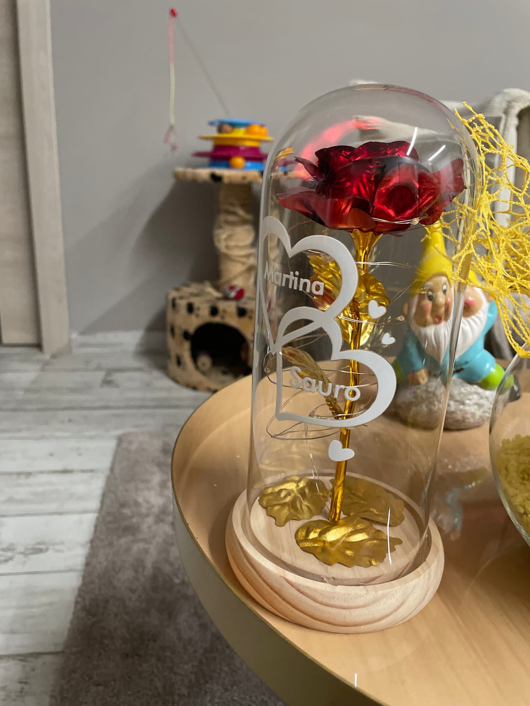 Customer photo review of Ti amo - Rosa eterna sotto campana di vetro con luce LED personalizzata con nomi e data dell'anniversario