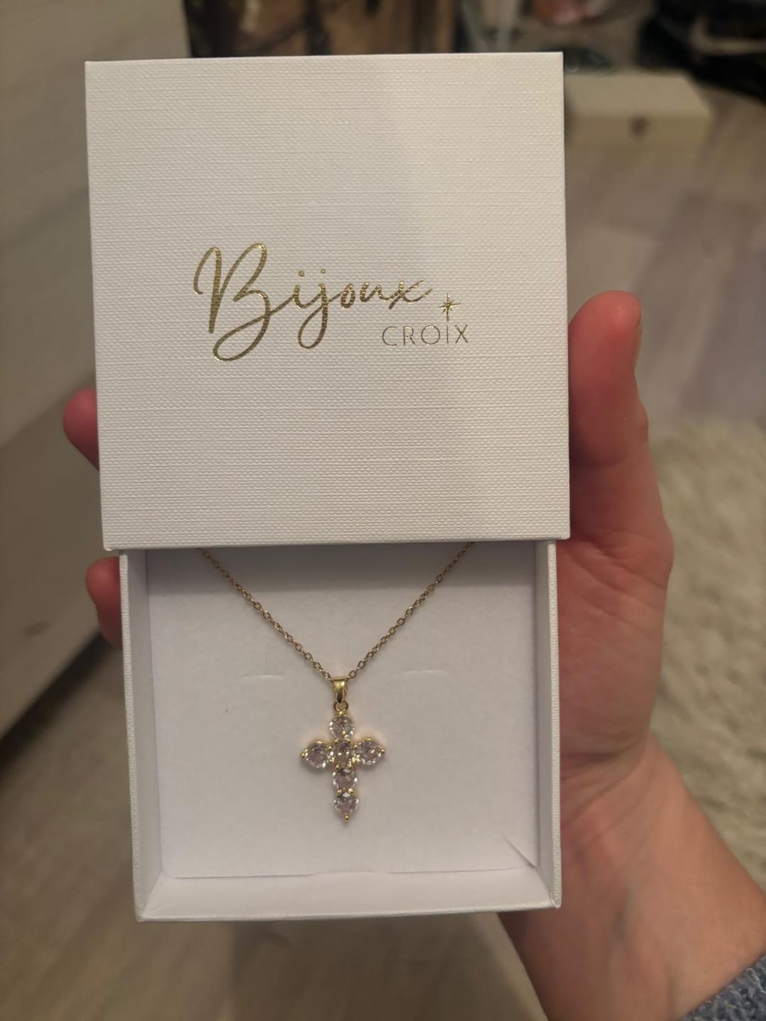 Customer photo review of Collier croix Rahab - Acier Plaqué Or