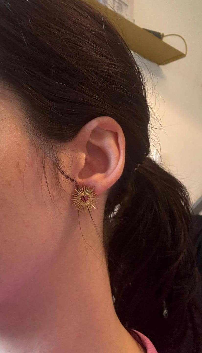 Customer photo review of Clous d'oreilles Sacré-Cœur - Acier Plaqué Or