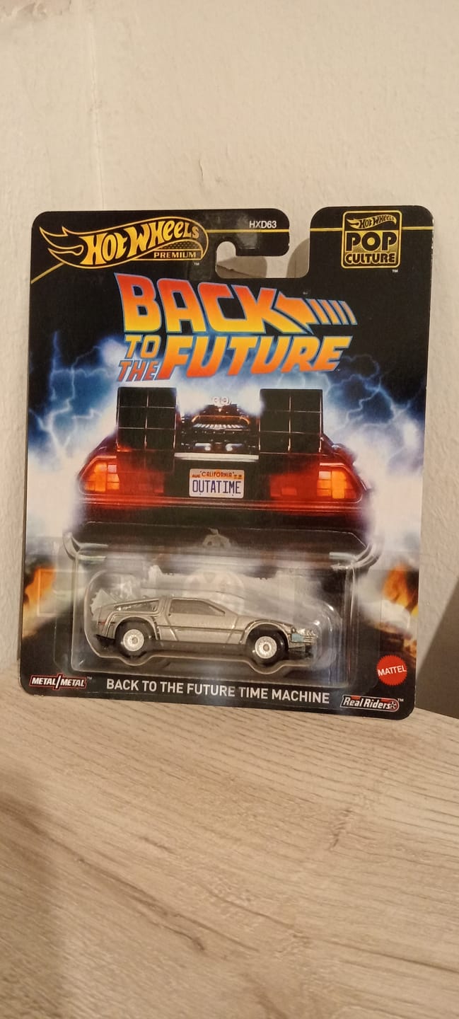Customer photo review of Hot Wheels Premium - Back To The Future Time Machine