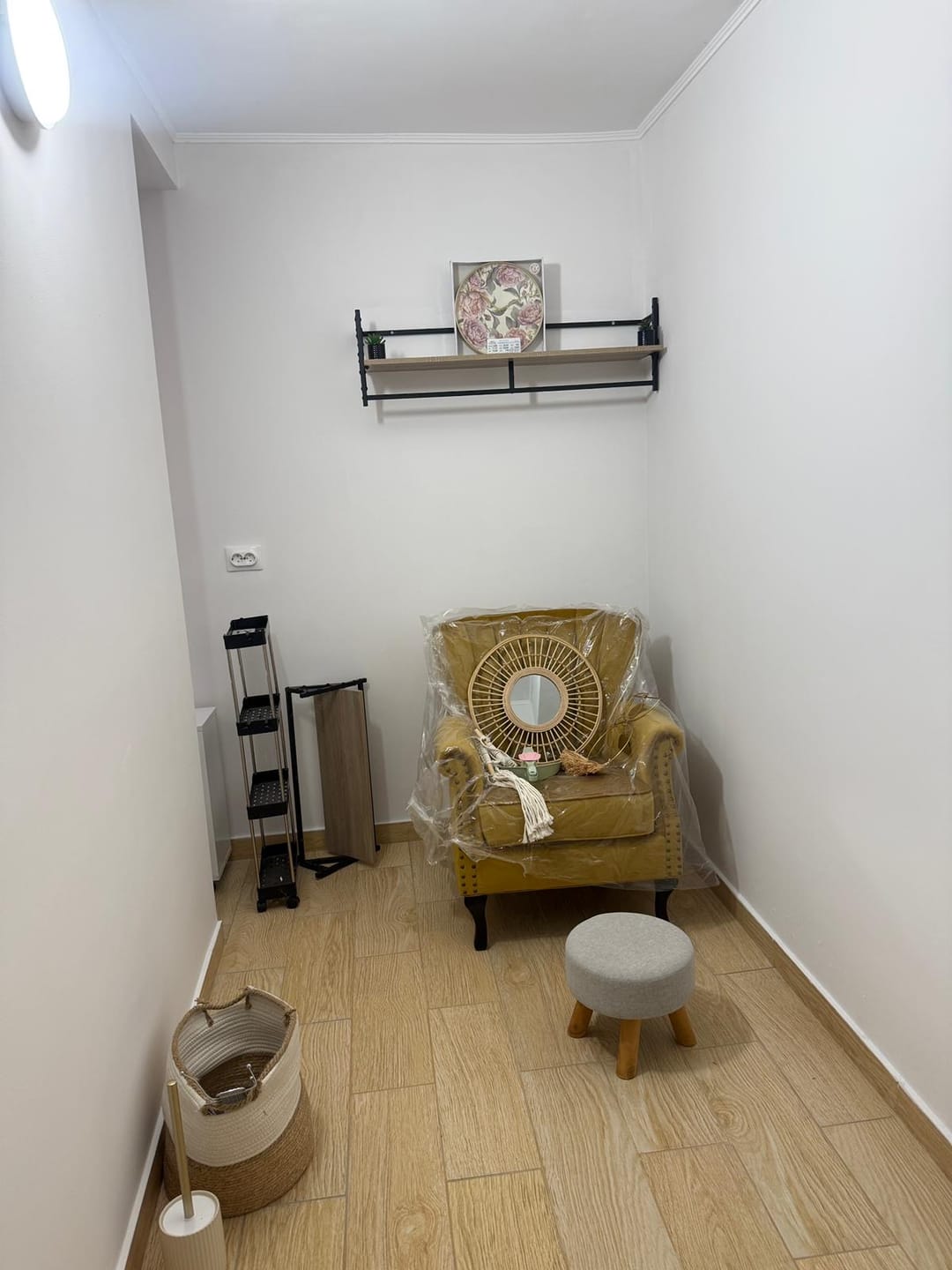 Customer photo review of Fotoliu TITAN, galben mustar/negru, stofa catifelata/lemn, 73x70x87 cm