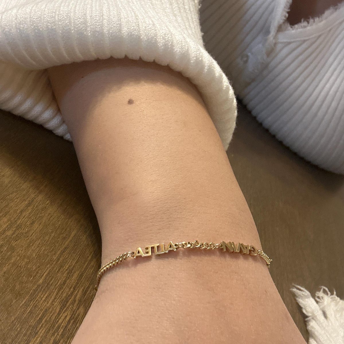 Customer photo review of Pulseira com Nome Personalizada