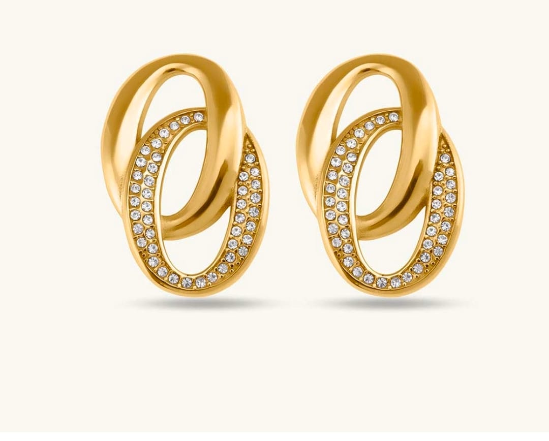 Customer photo review of Elegant Interlinked Stud Earrings