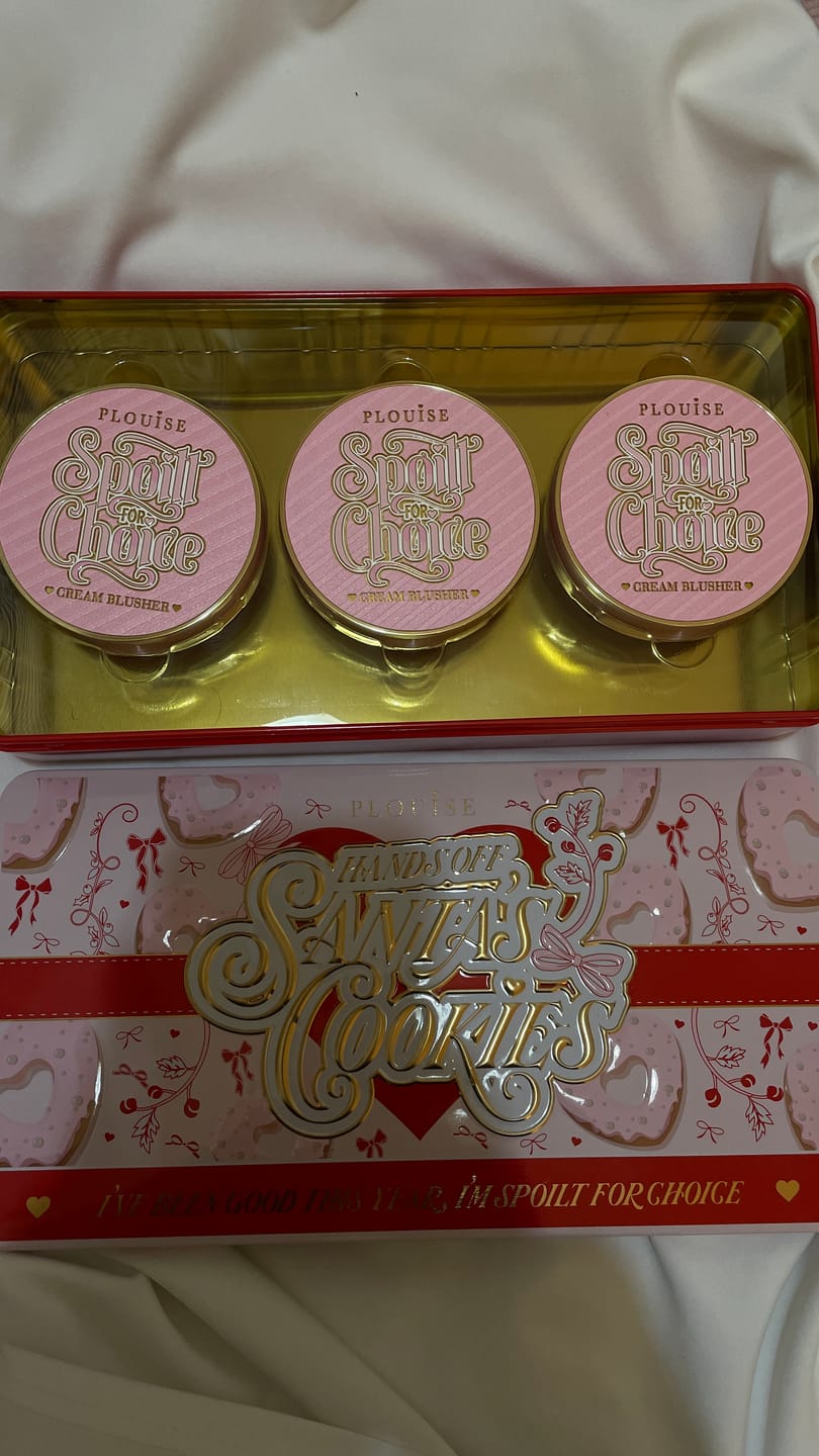 Customer photo review of P.Louise Santas Cookies Spoilt For Choice Blush Tin