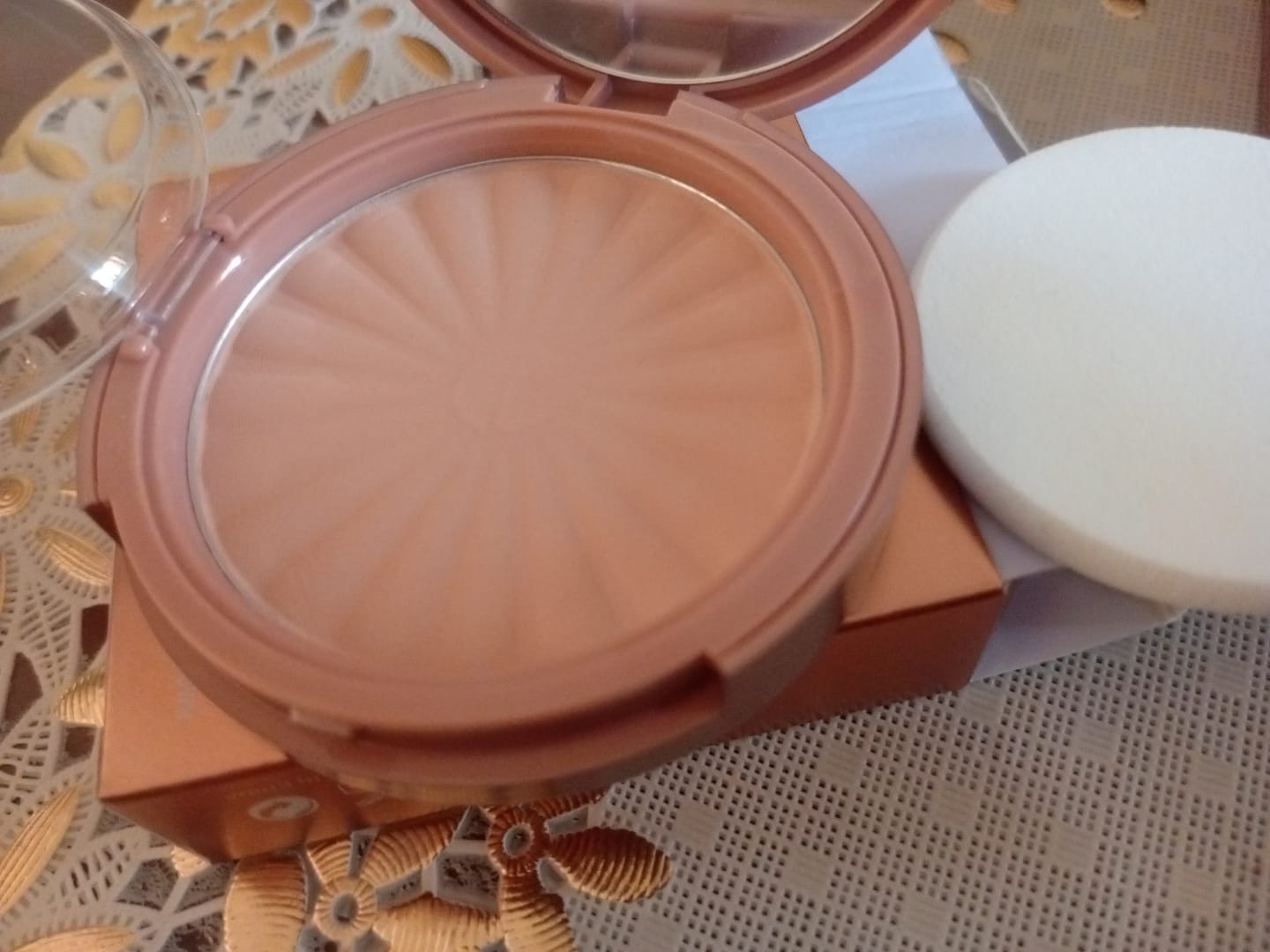 Customer photo review of O.TWO.O ROSE GOLD COMPACT POWDER