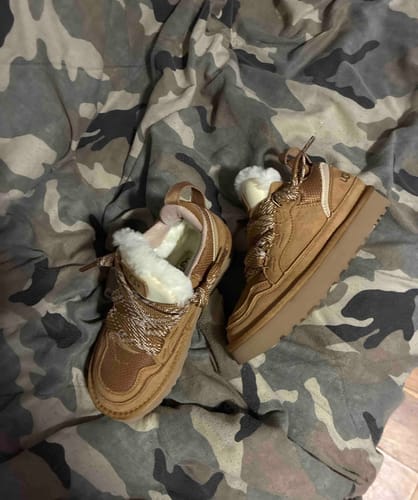 Customer photo review of UGG Lowmel "Chestnut"