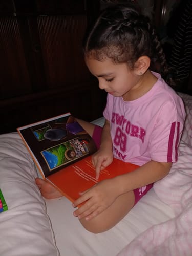 Customer photo review of El Señor Cucubano | Libro Bilingüe