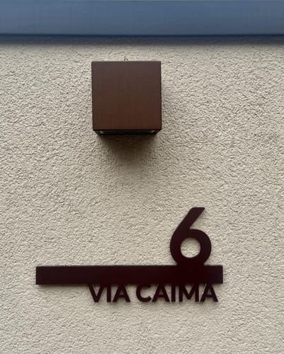 Customer photo review of Numero civico e testo sagomato modello Line 02 Acrilico