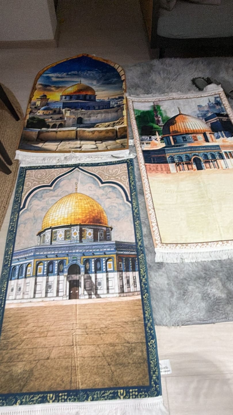 Customer photo review of Noor al-Quds Padded Prayer Mat
