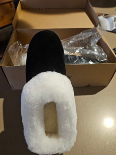 Customer photo review of Women's Sunrise Sheepskin Scuff