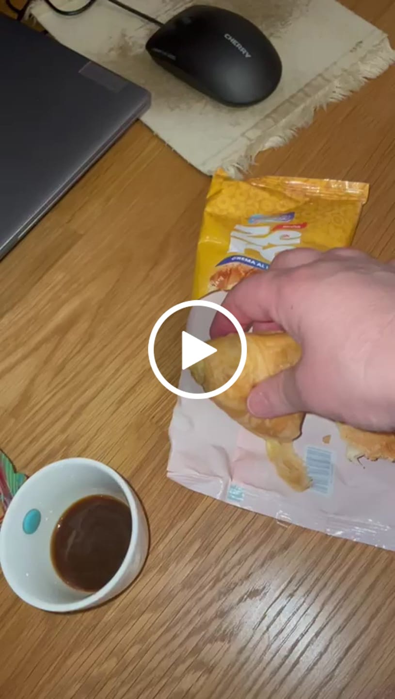 Customer video review of 15 Cornetti proteici ripieni di crema pasticcera