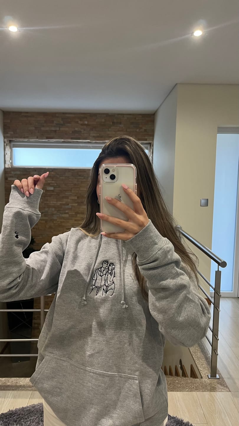 Customer photo review of Hoodie Retrato Line Art Personalizável