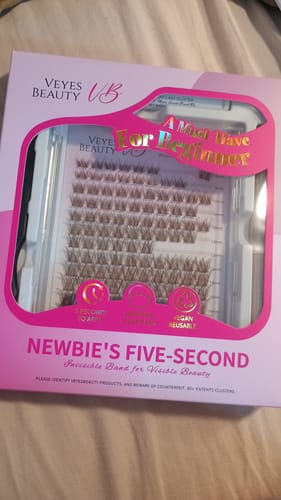 Packaging for LuxeBold - Brown, showing the tray of neat brown eyelash clusters inside the box.