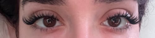 Close-up of a reviewer's eyes wearing dramatic, spiky Manga cluster lashes.
