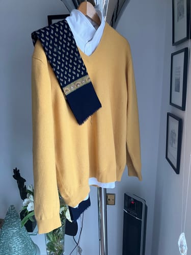Customer photo review of Men's Bitter Chocolate Cashmere Crew Neck Jumper Large