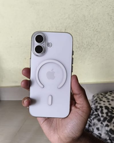 Reviewer holding their white iPhone in the transparent Magsafe case, showing the back and magnet ring.