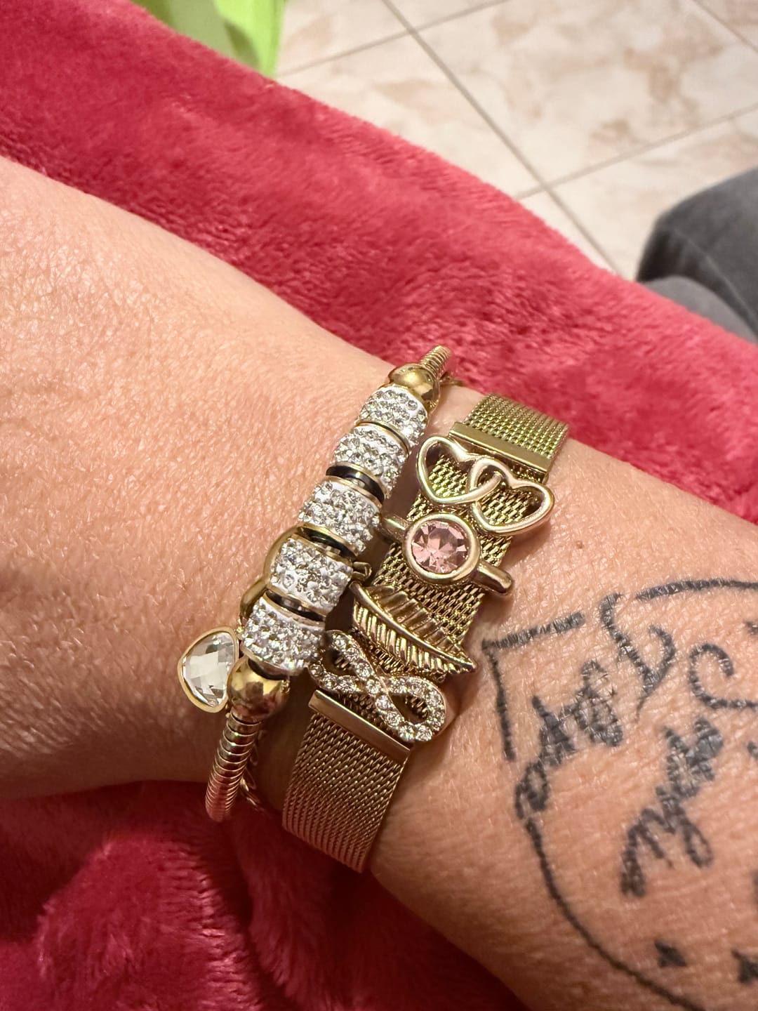 Customer photo review of Mesh charm infinity stones rosé gold