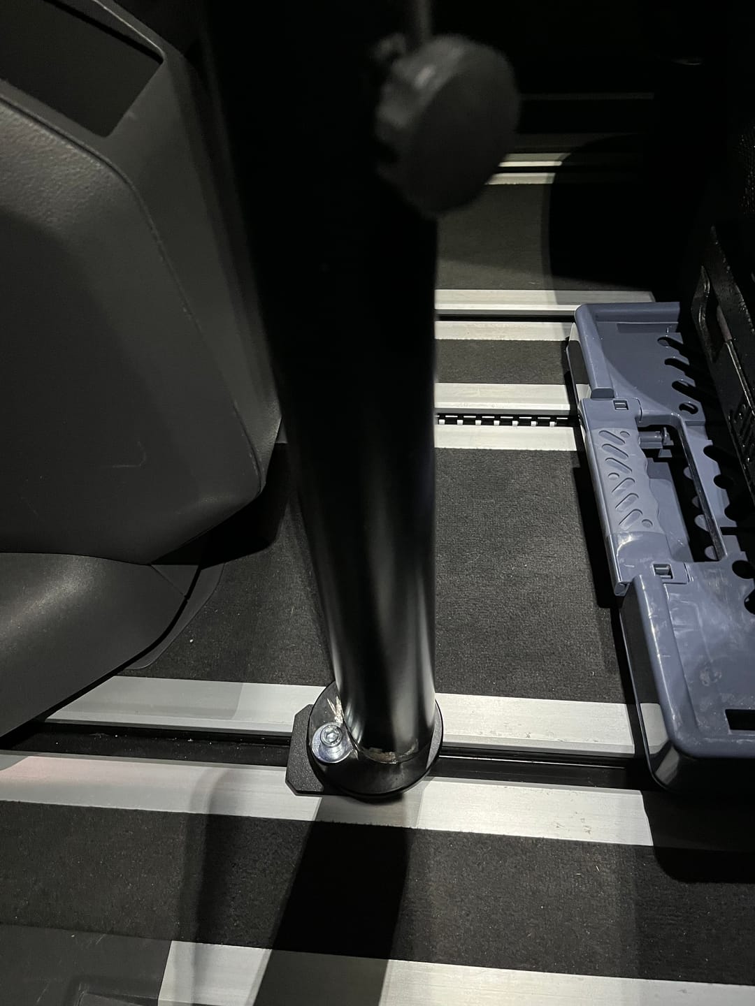 Customer photo review of VW T7 Multivan + California Nutenstein Fitting M8 Befestigung Schienensystem
