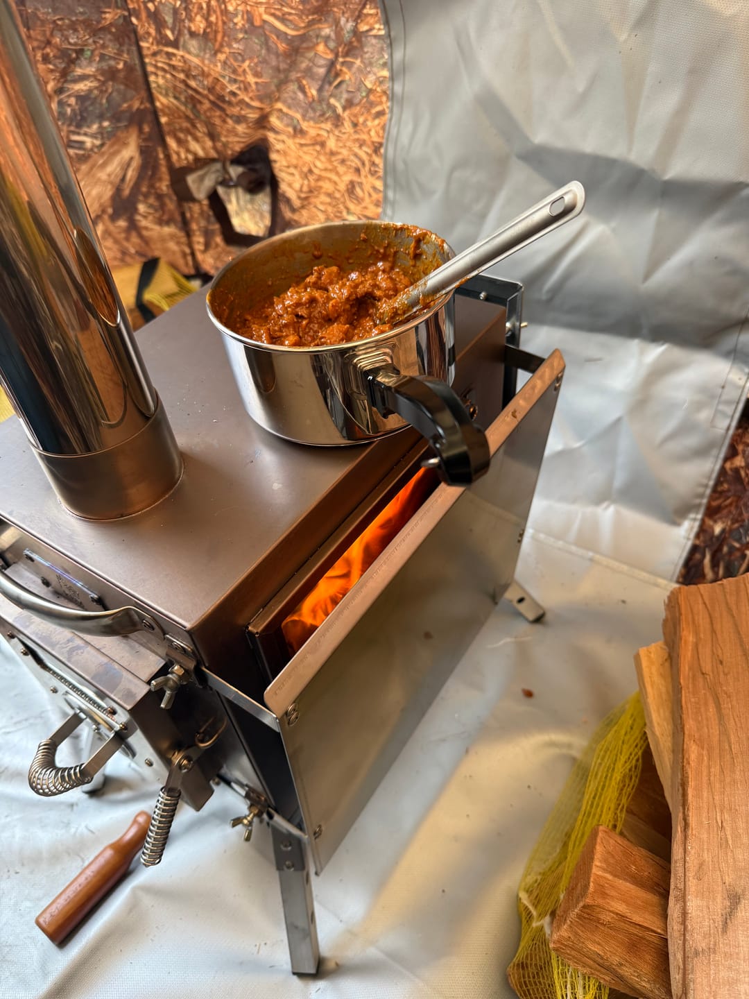 Customer photo review of Small Wood Stove With Fire-Resistant Glass "Caminus S"