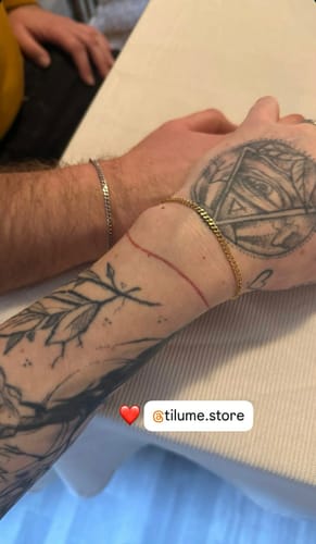 Customer photo review of Tilumé. Sada permanentých náramkov