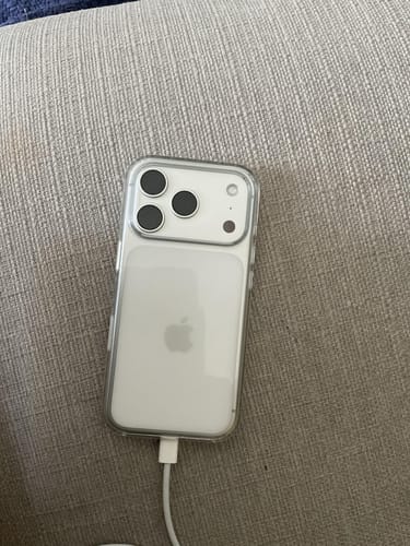 Customer photo review of MagSafe Crystal Clear iPhone Case for iPhone 17 Series