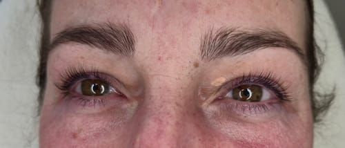 Close-up of a customer's groomed eyebrows and lifted lashes after using the Zola lamination kit.
