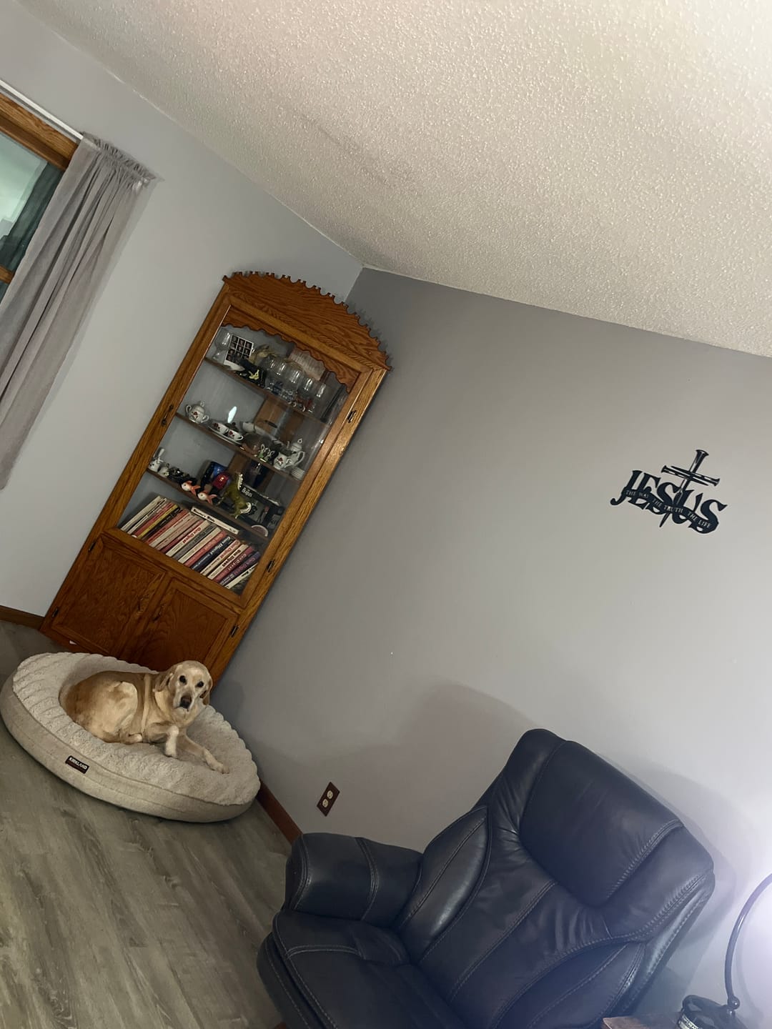 Customer photo review of Christianartworkshop Faithful Jesus & Cross Design Metal Wall Decor Home Decoration