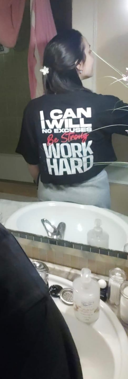 Customer photo review of WORK HARD OVERSIZE - MUJER