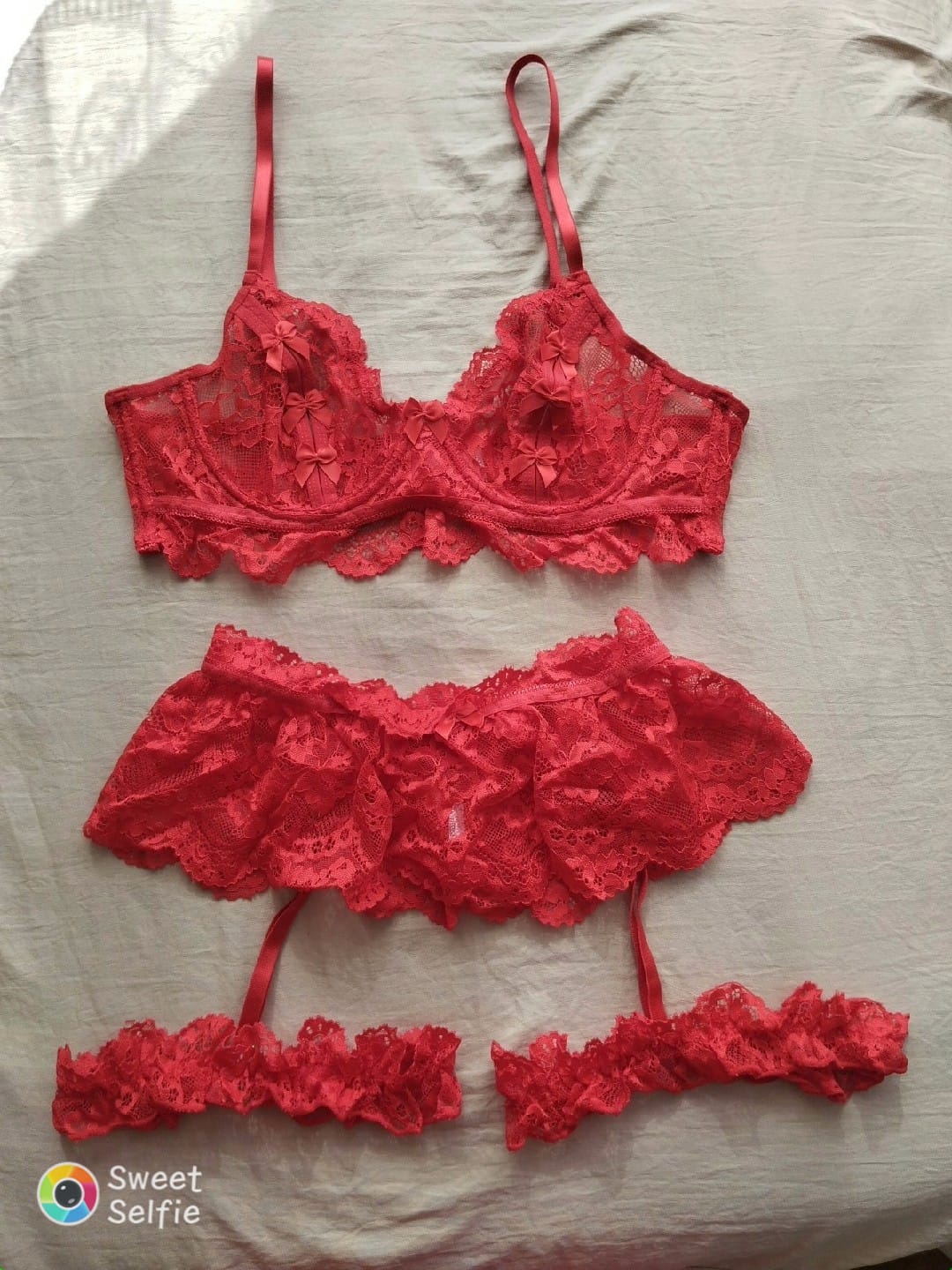 Customer photo review of Esmeralda Conjunto de lencería Rojo 5 Piezas