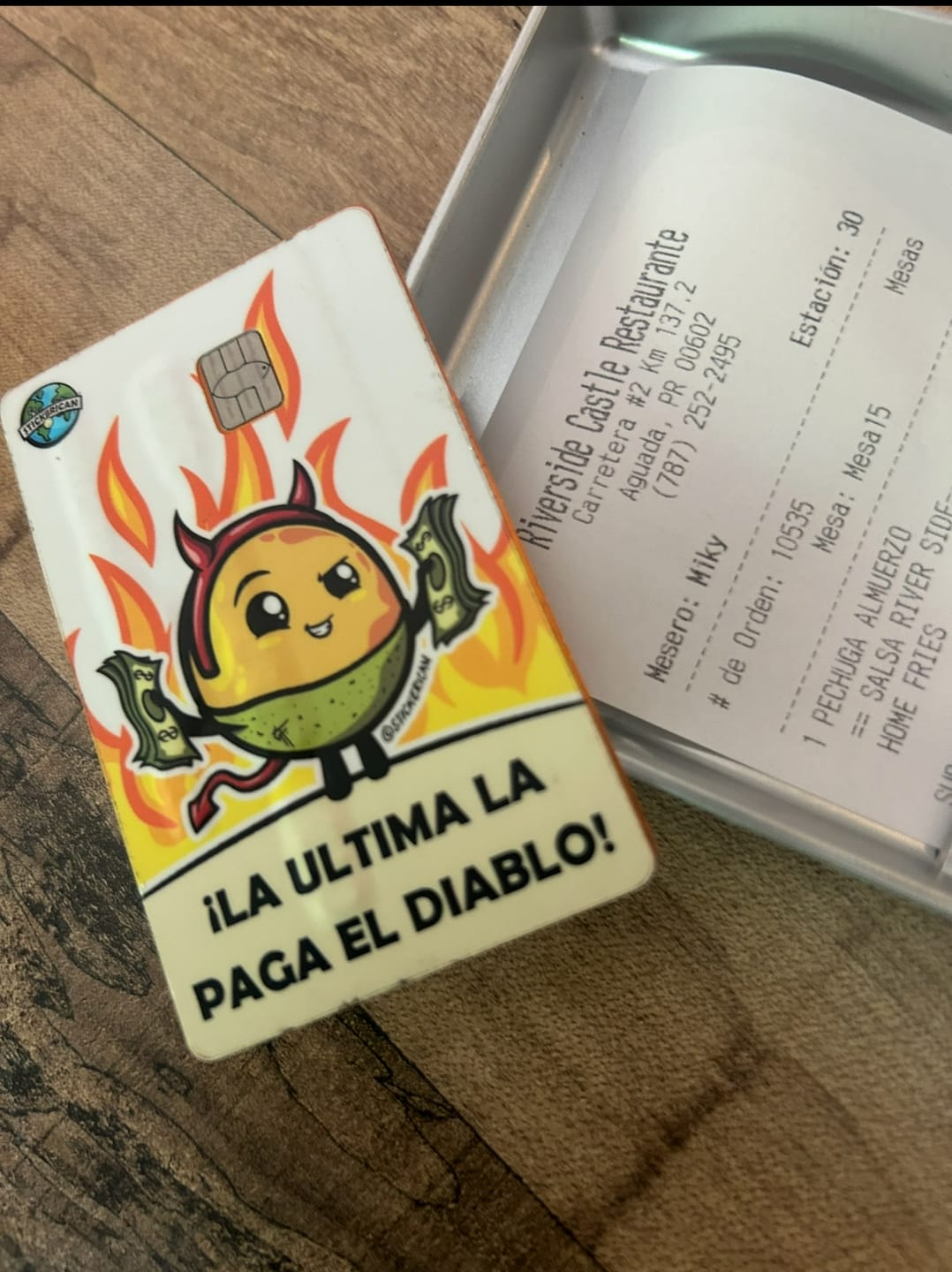 Customer photo review of La Última La Paga el Diablo - Sticker para Tarjeta de Crédito
