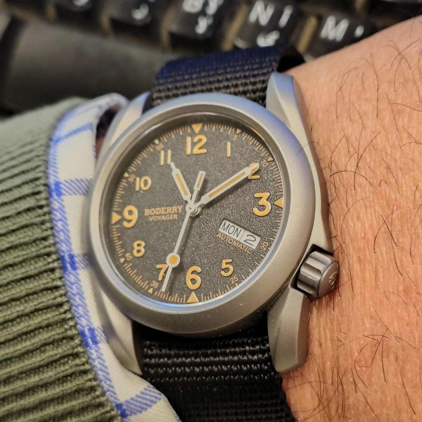Customer photo review of VOYAGER - 100M Waterproof Titanium Automatic Field Watch | Volcanic Gray-Day,Date