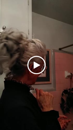 Customer video review of JuvaBun Claw Clip Boho Messy bun