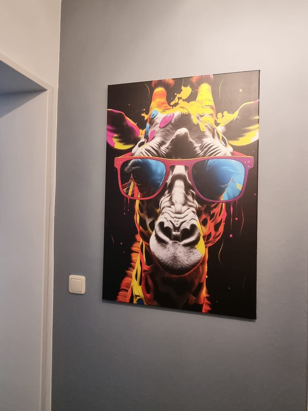Customer photo review of Leinwandbild Cooles Giraffen Portrait mit Brille Street Art Hochformat