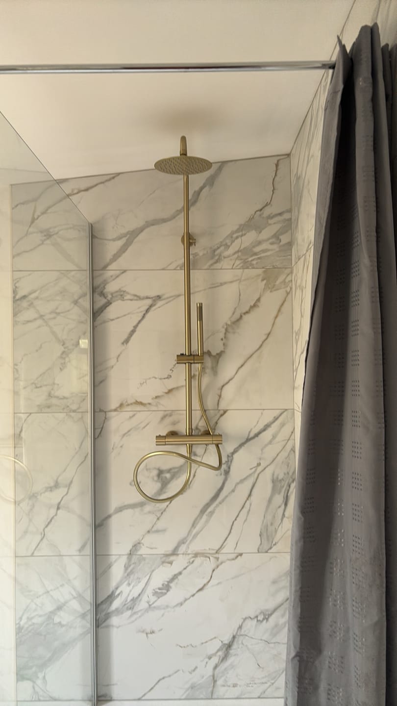 Customer photo review of Colonne de Douche Thermostatique Or Brossé