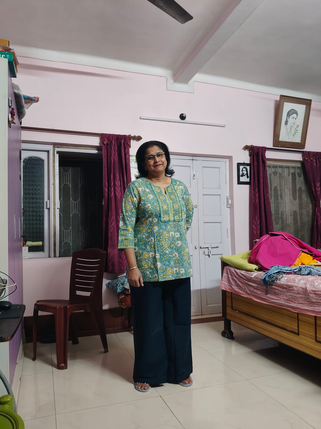 Customer photo review of Women Navy Blue Airy Linen Wide Leg Pant