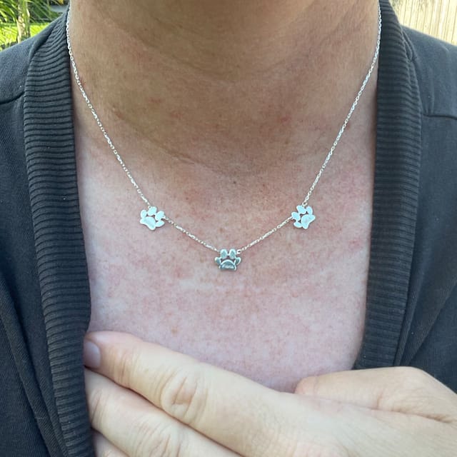 Customer photo review of Gepersonaliseerde poot naamketting – losse poten