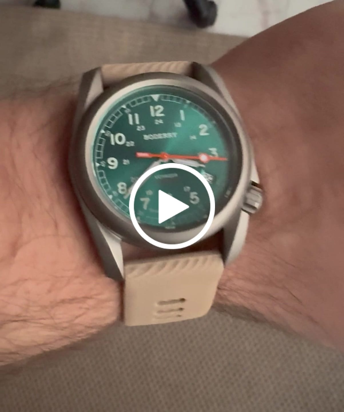Customer video review of VOYAGER - 100M Waterproof Titanium Automatic Field Watch | Peacock Green